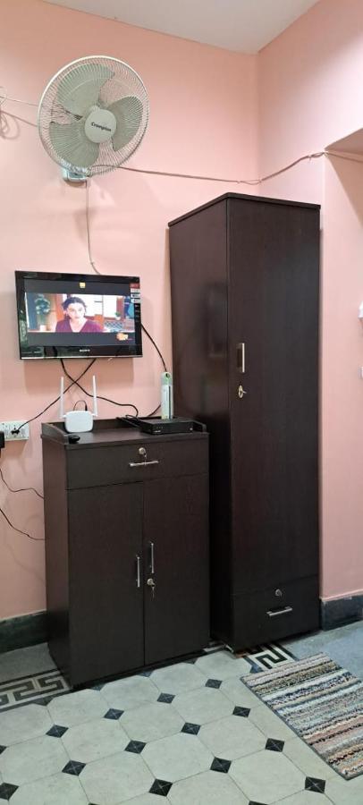 A Home Away From Home Калькутта Экстерьер фото